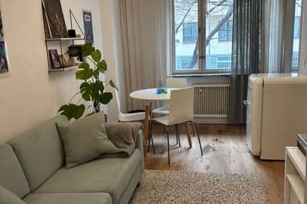 Mysig 1:a i Hornstull nära vattnet